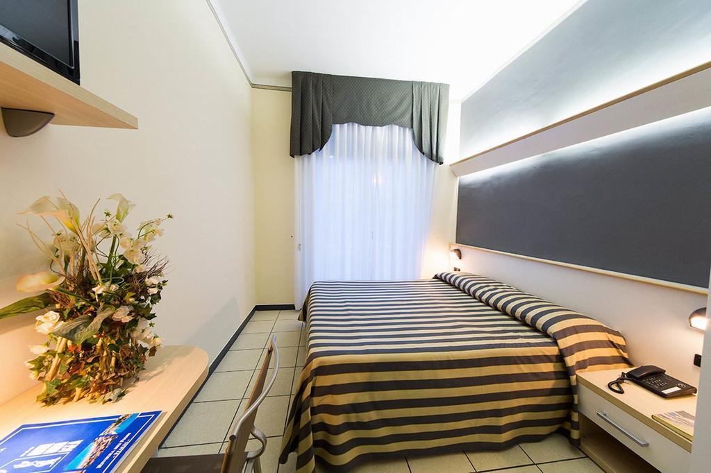 Hotel Villa Igea Diano Marina Habitación foto